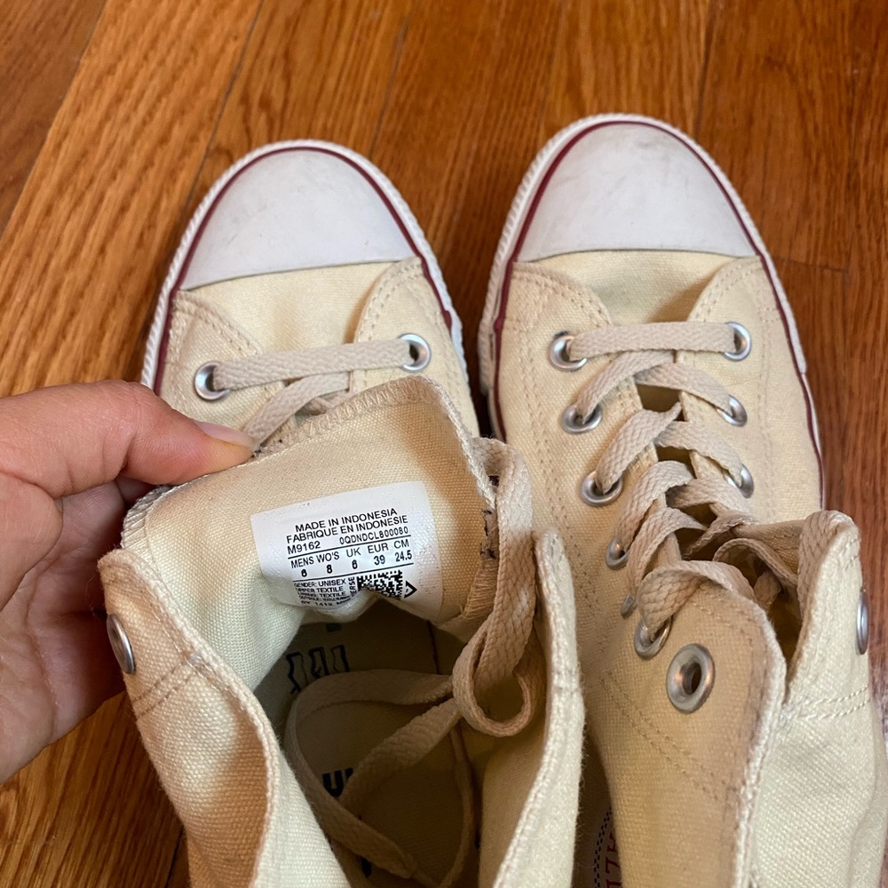 Chuck Taylor High Top Converse Women’s 8